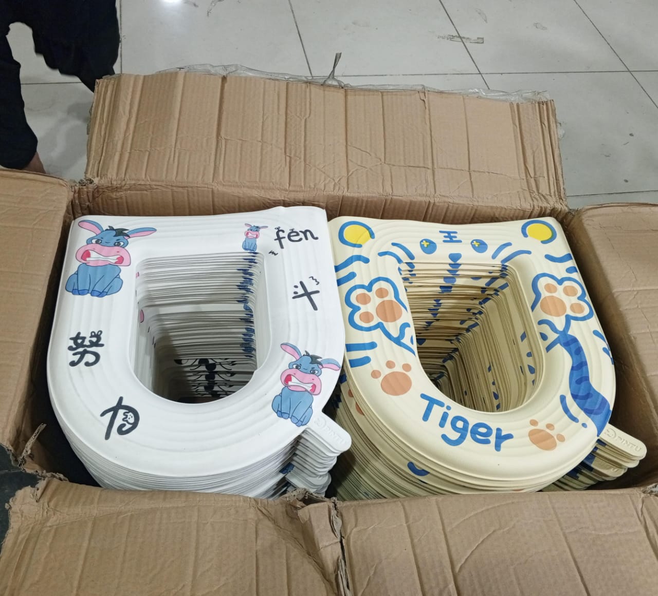TOILET SEAT COVER (Random Color & Designee)